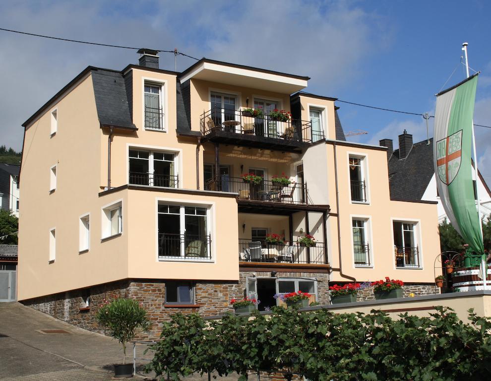 Weingut Goeres Hotel Briedel Exterior photo